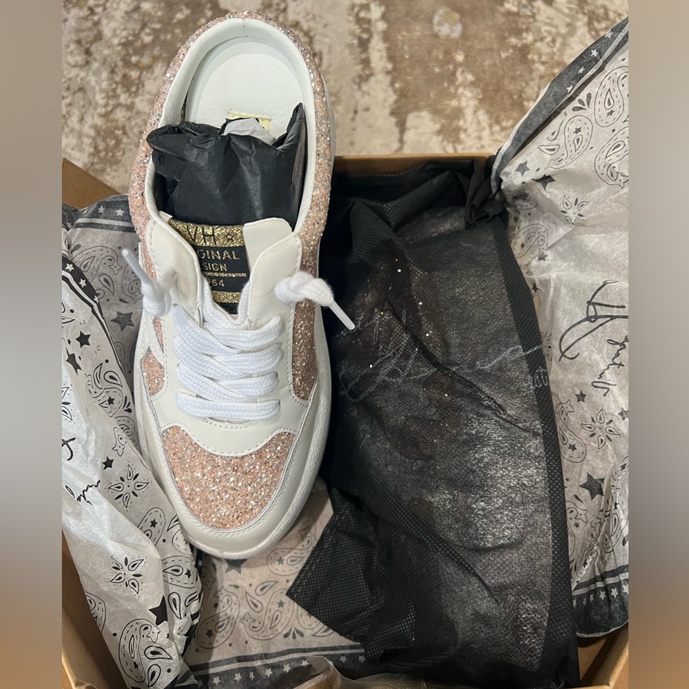Vintage Havana glitter sneakers size 7.5.